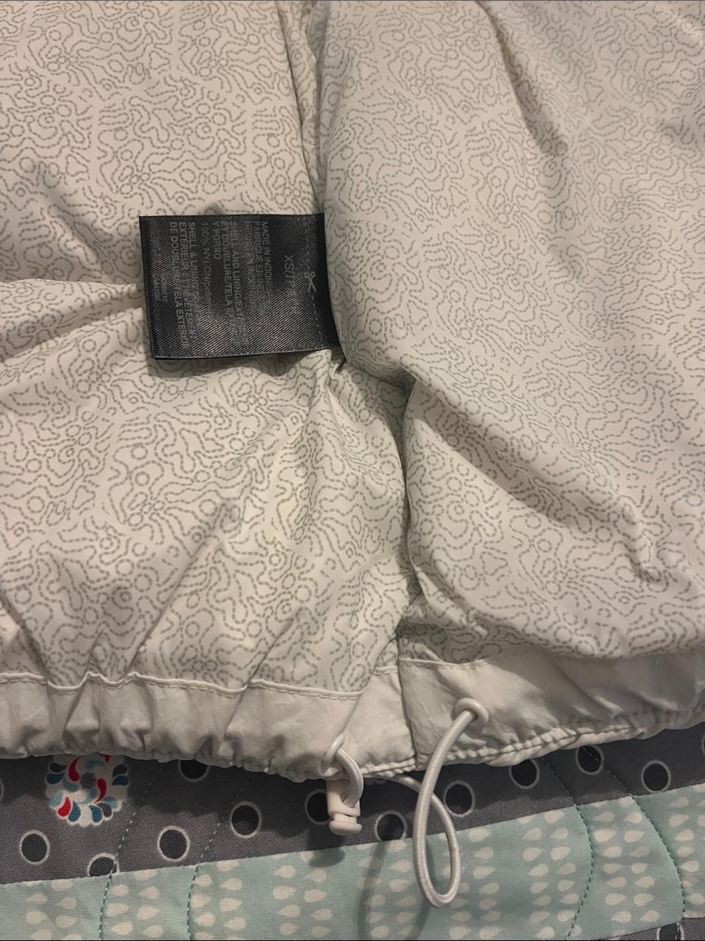 Under Armour Women’s White Quilted Puffer Vest - Picture 5 of 9